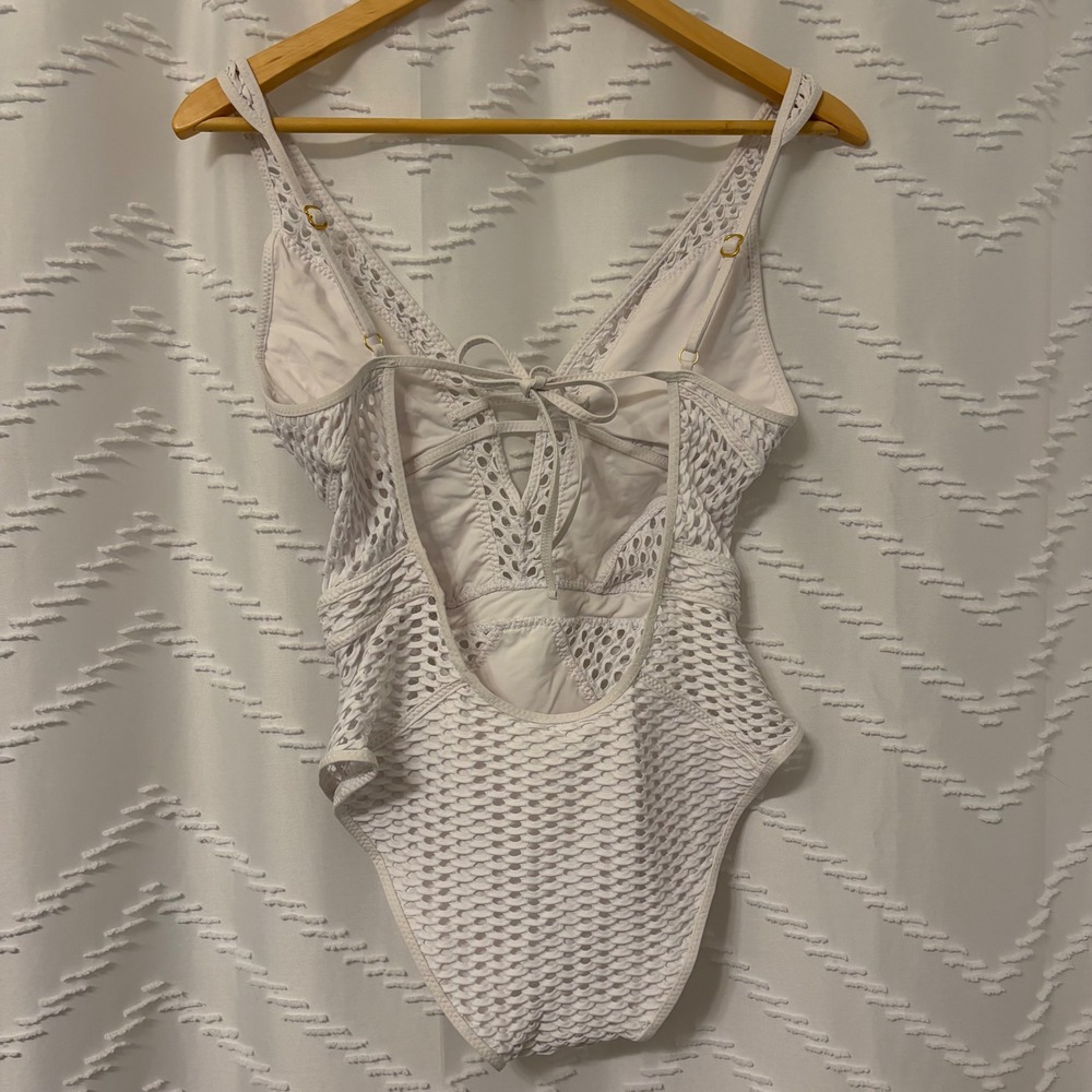 Becca by Rebecca Virtue White Mesh Crochet One Piece Swimsuit Medium Open Back - Picture 2 of 5